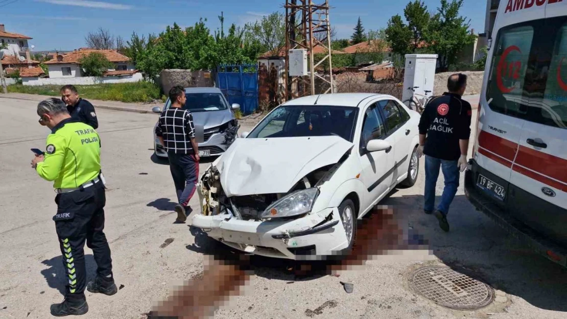 Çorum'da İki Otomobil Çarpıştı: 8 Yaralı