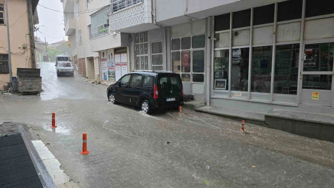 Sağanak Yağış Hayatı Olumsuz Etkiledi