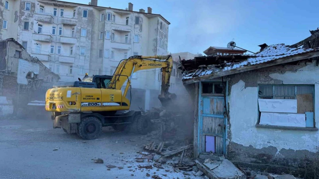 Çorum'da Tehlike Arz Eden 375 Bina Yıkıldı