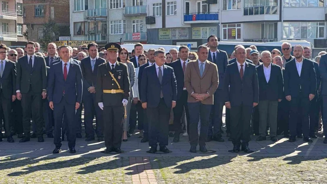 Sinop'ta Çelenk Sunma Töreni