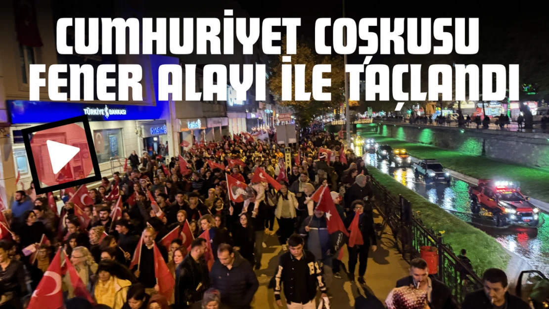 Cumhuriyet Coşkusu Fener Alayı İle Taçlandı