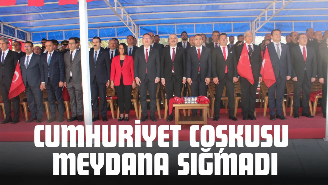 Cumhuriyet Coşkusu Meydana Sığmadı