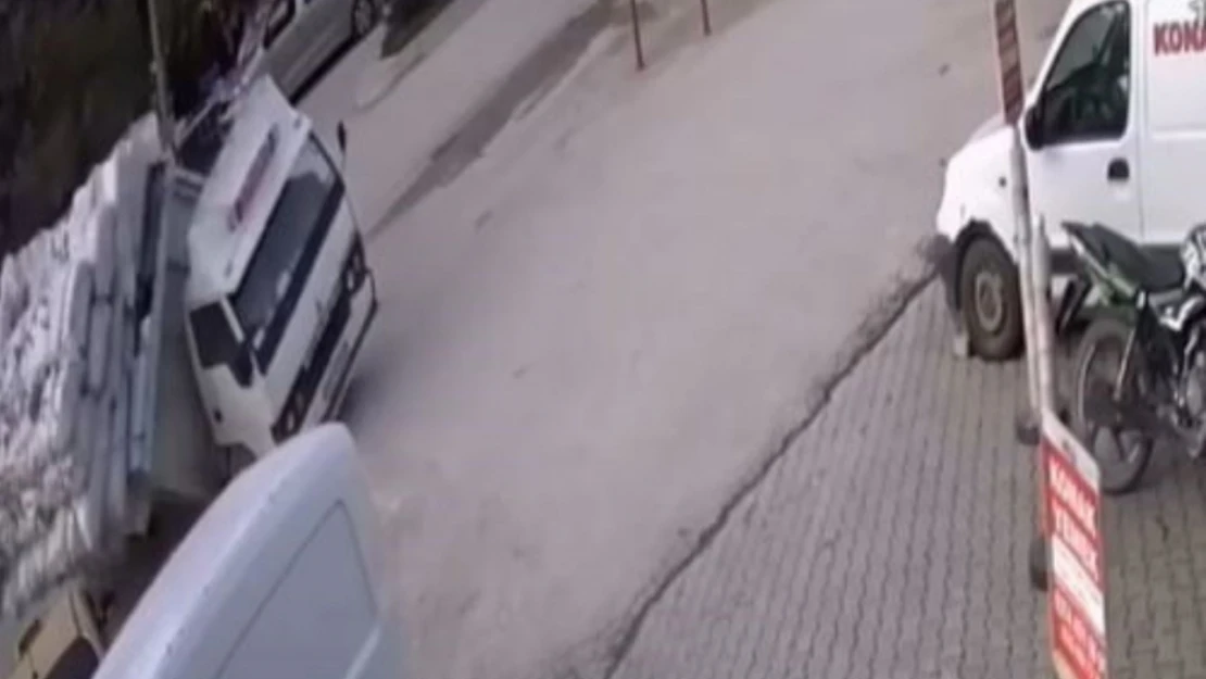 Çuval Yüklü Kamyon Yan Yattı