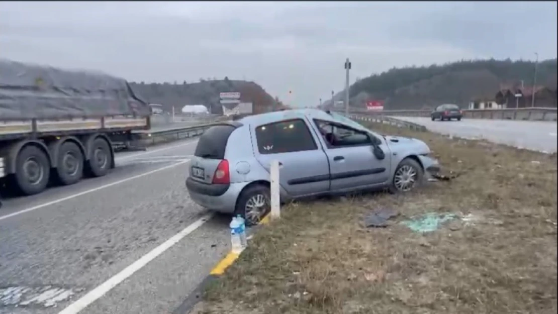 Otomobil Bariyerlere Çarptı