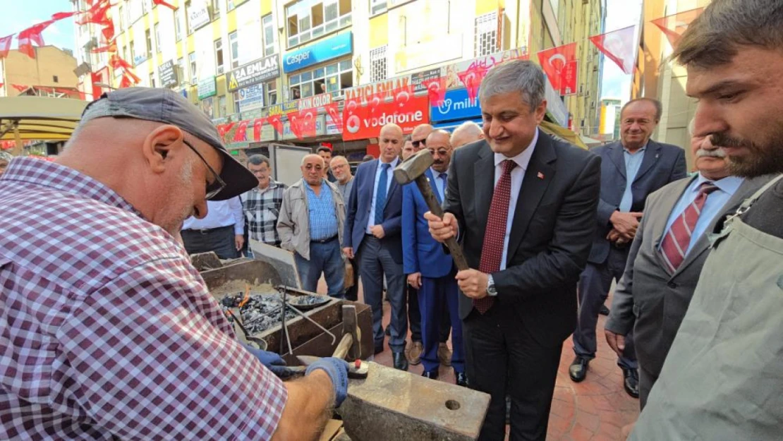 Demirci Çırağı Ustalığa Adım Attı