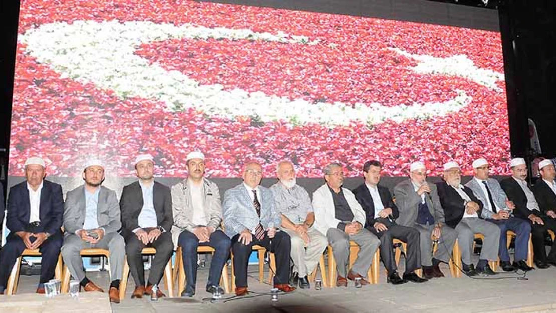 Demokrasi nöbetinde Kur'an ziyafeti