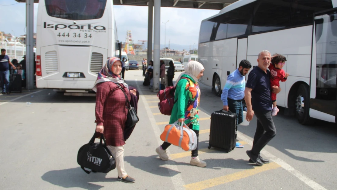 Depremzedeler seçim için deprem bölgesine dönüyor