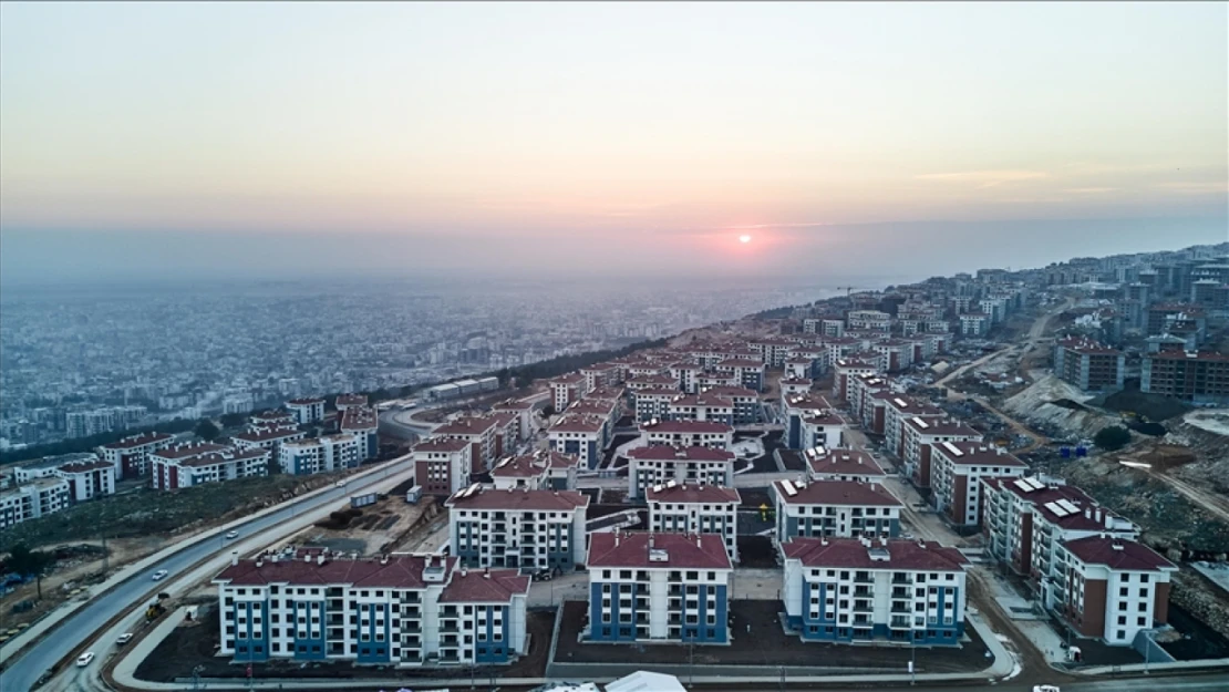 Depremzedelere Konut ve İş Yerleri Yıl Sonuna Kadar Teslim Edilecek