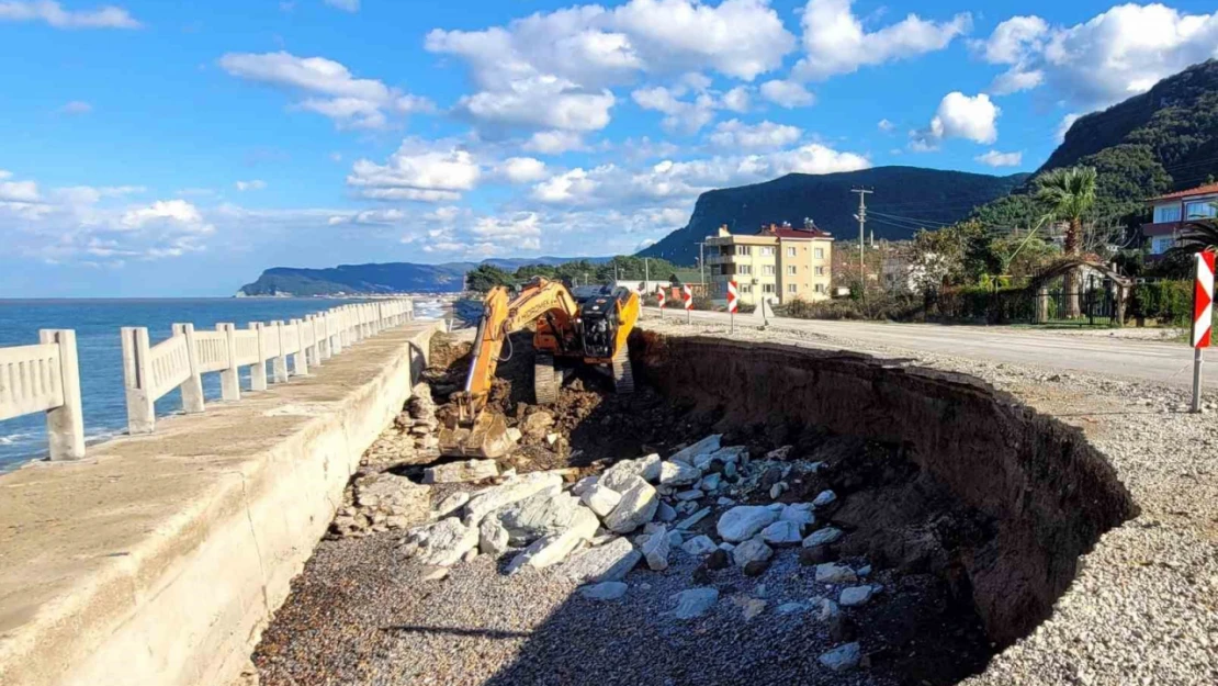 Çöken Yolda Onarım Çalışması Başlatıldı