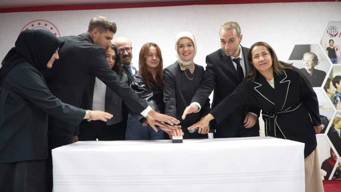 Devlet korumasındaki bin 17 genç kamuya yerleştirildi