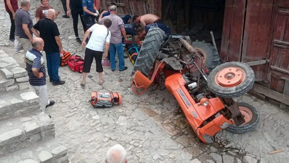 Devrilen traktörün altında kalan sürücü hayatını kaybetti
