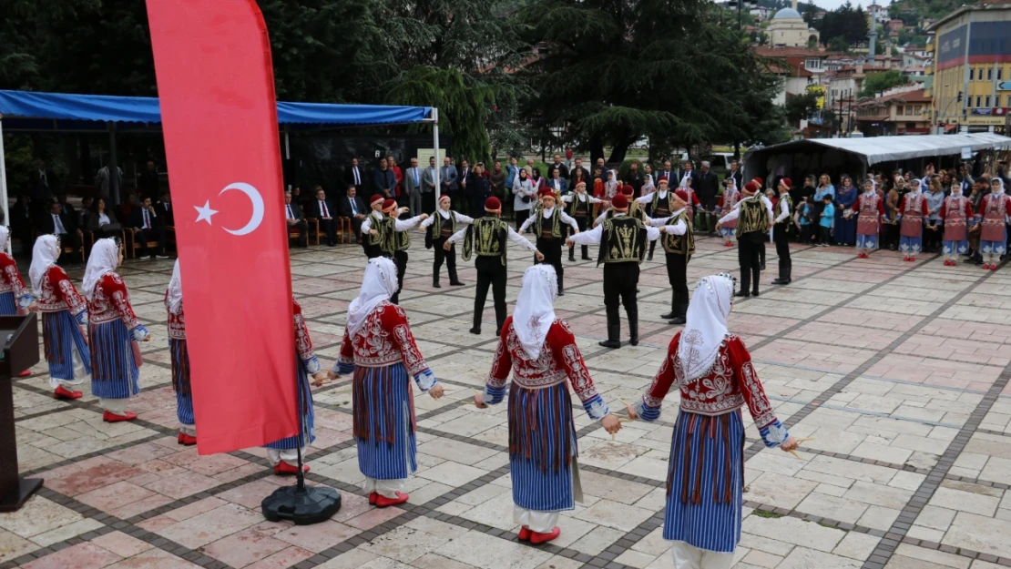 El emekleri meydana taşındı