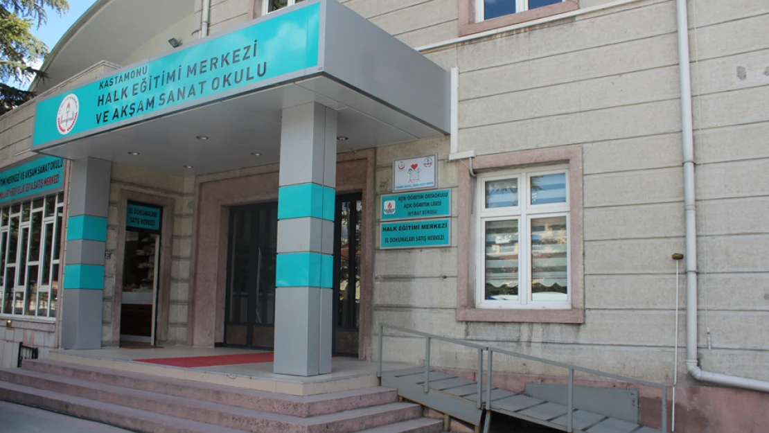 Emlakçılık sertifikası için sıraya girdiler