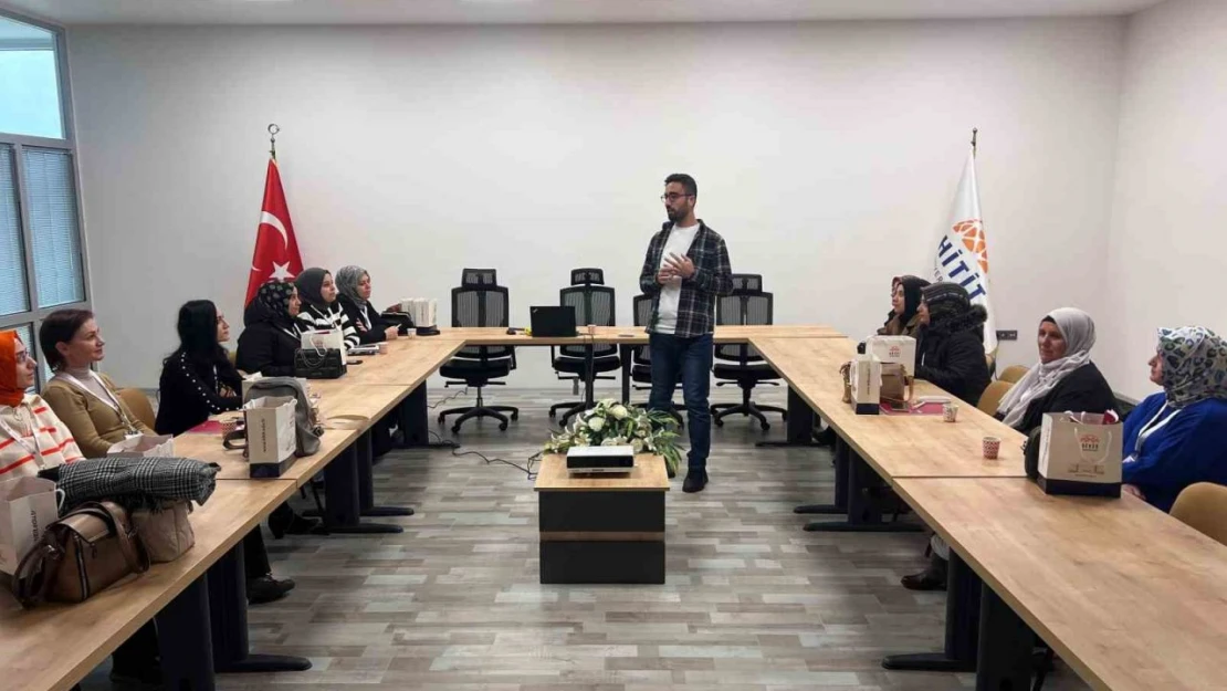 Ev Hanımı Kadınlar Üniversitede Ders Başı Yaptı