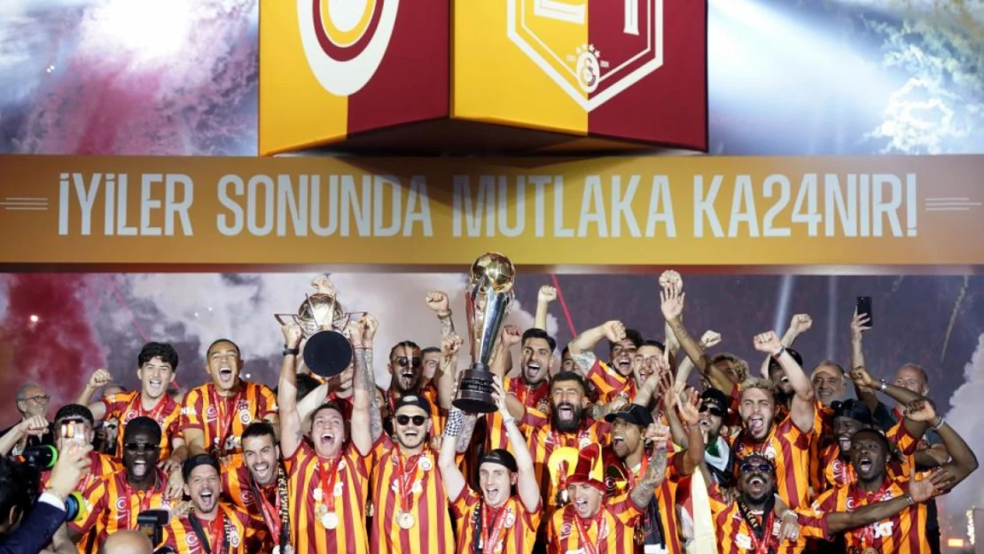 Galatasaray'dan 3 Kupalı Kutlama