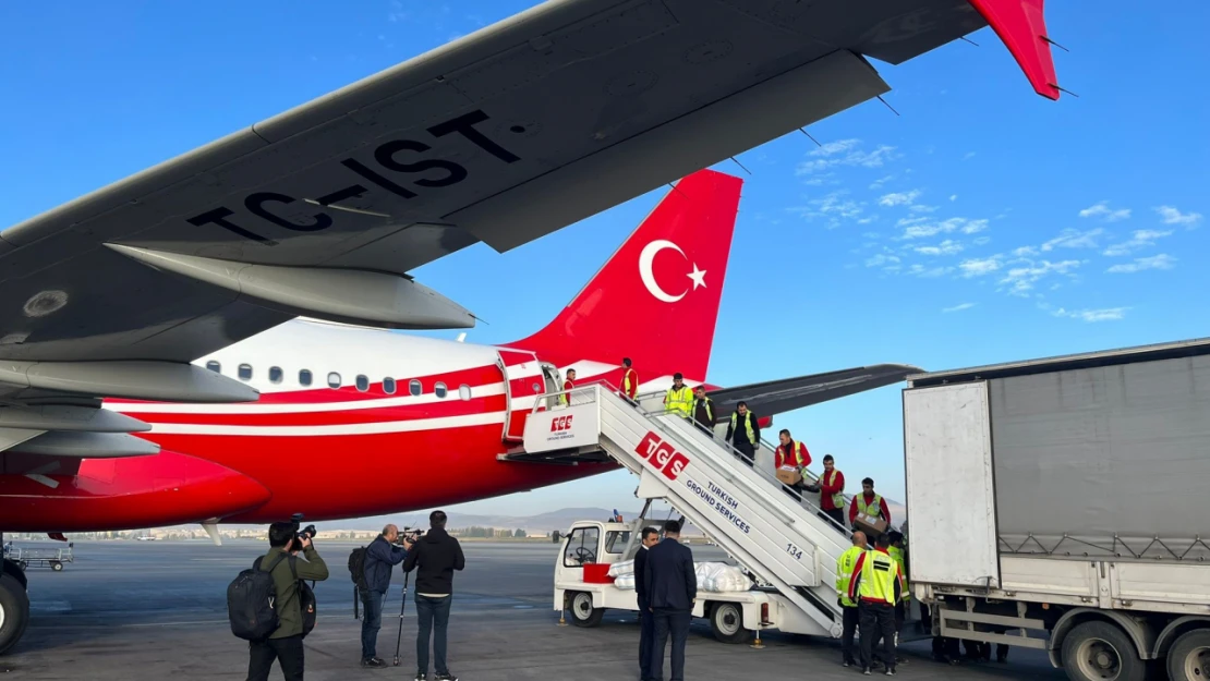 Gazze'ye yardım uçağı Mısır'a ulaştı