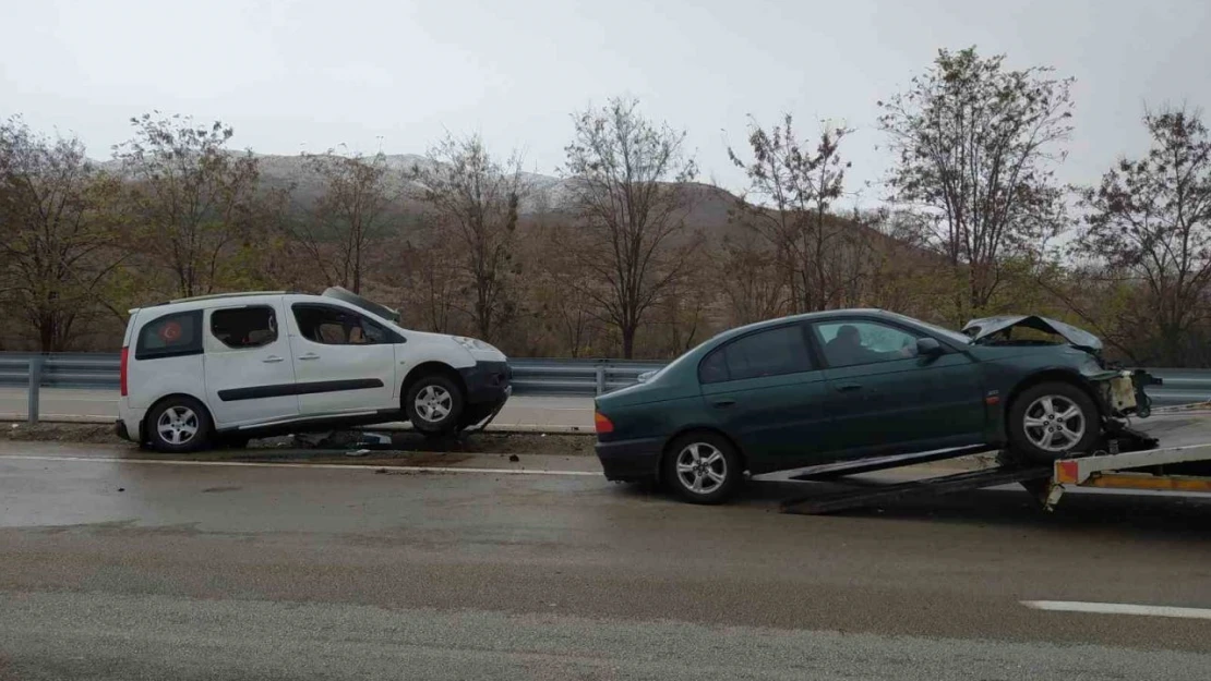 Gizli Buzlanma Kaza Getirdi: Yaralılar Var