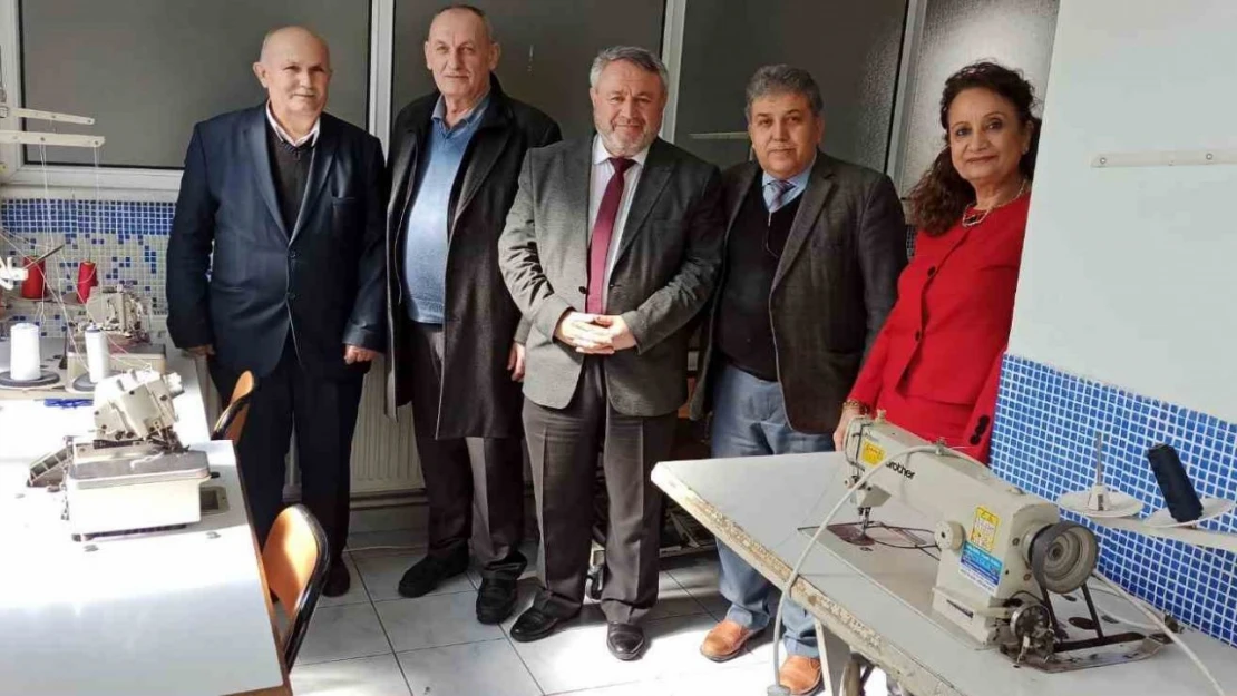 Gazze'deki Kadın ve Çocuklar İçin Giysi Üretildi