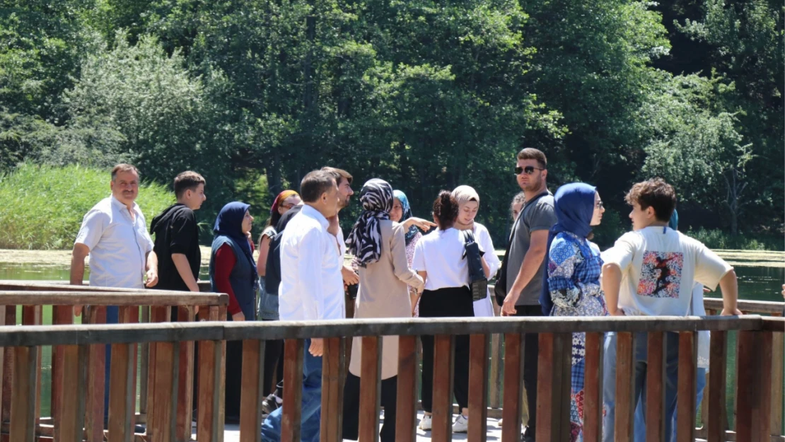 Gölcük Tabiat Parkı'na tatilci akını
