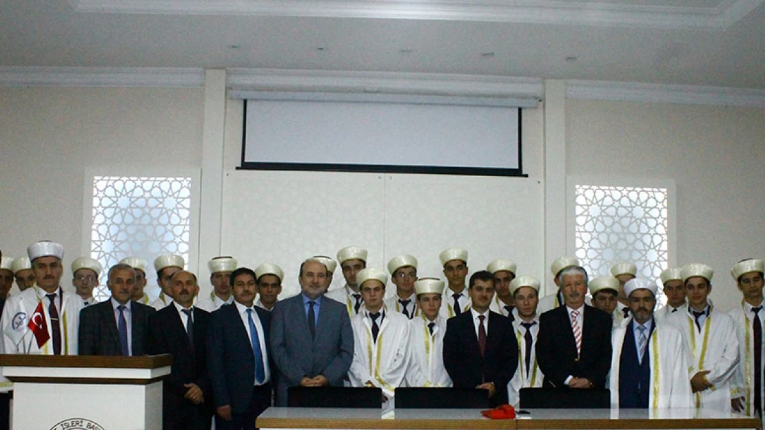 Hafızlara cübbe giyme töreni yapıldı