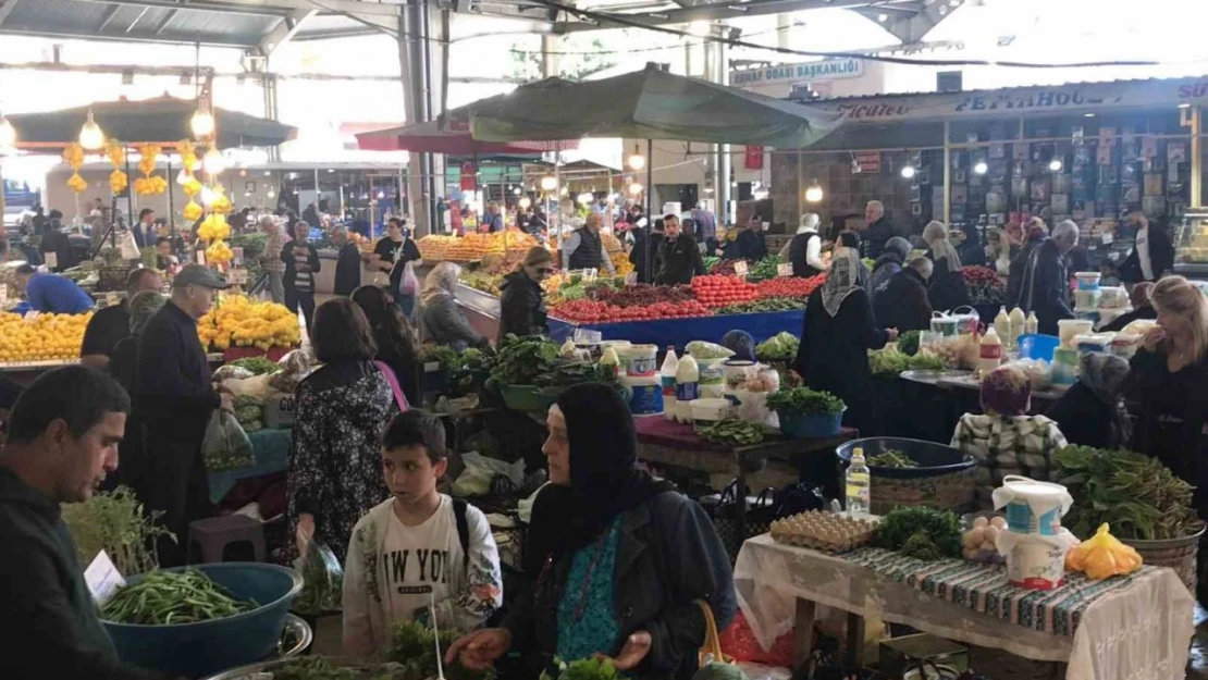 Halk Pazarındaki Fiyatlar Vatandaşın Yüzünü Güldürdü