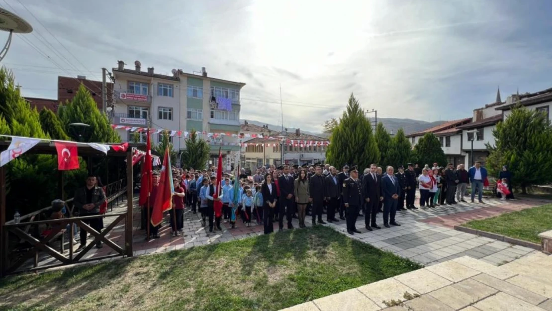 Hanönü'nde çelenk koyma töreni düzenlendi