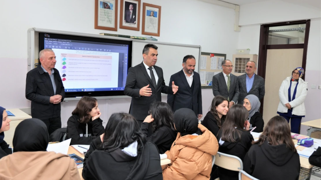 Hasan Gümüş'ten Kastamonu Kız Anadolu İmam Hatip Lisesi'ne Ziyaret