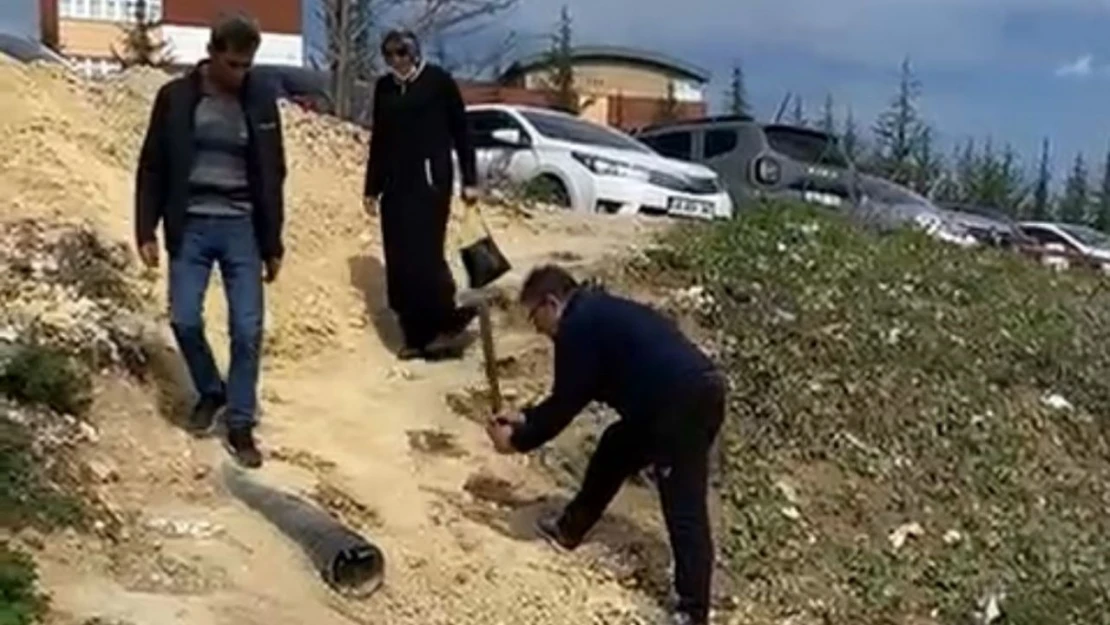 Tepki Videosu Çekti