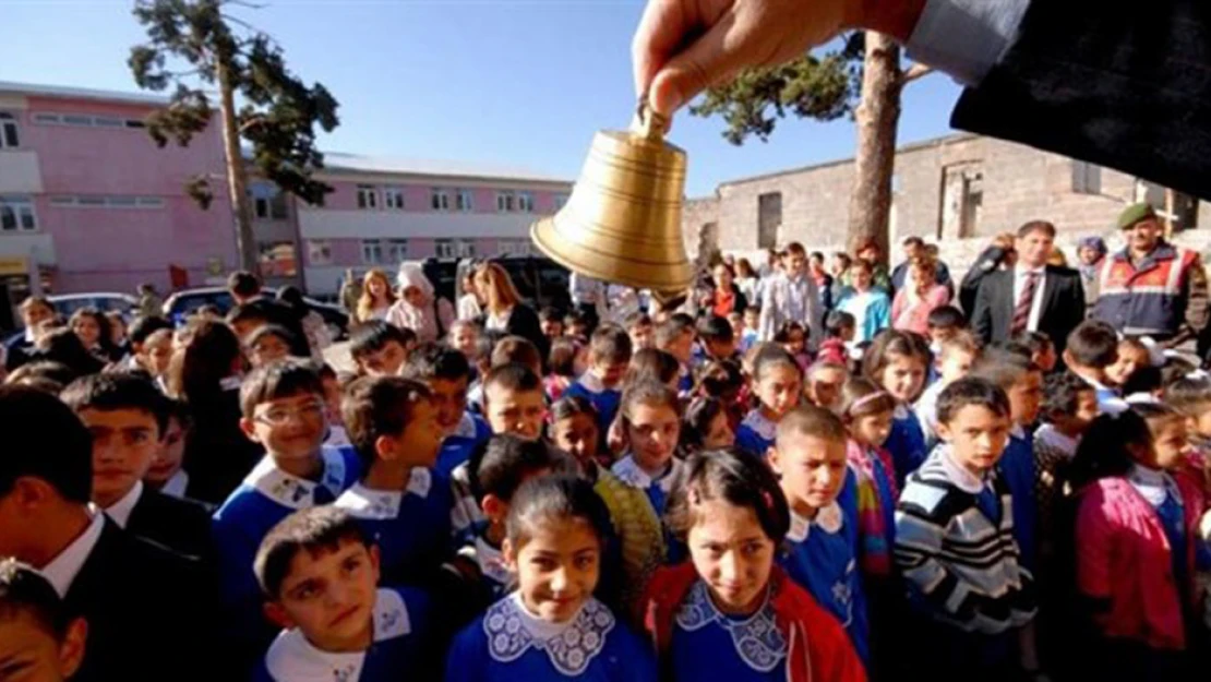 Haydi çocuklar okula, ders zili çalıyor