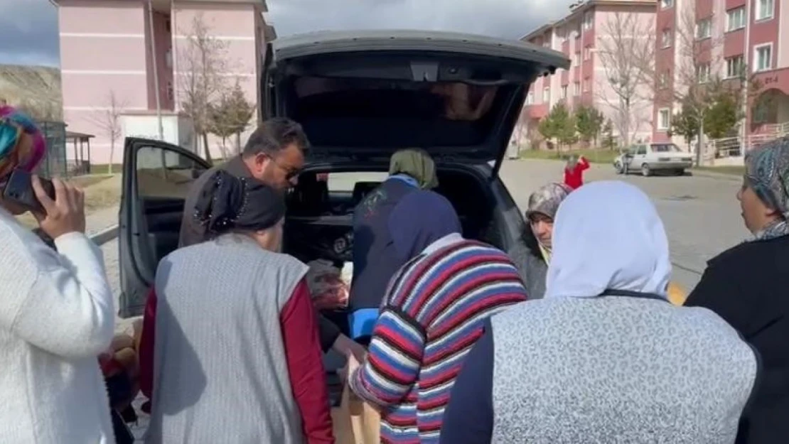 Hayırsever Çiftçi 700 Kiloluk Tosunun Etini İhtiyaç Sahiplerine Dağıttı