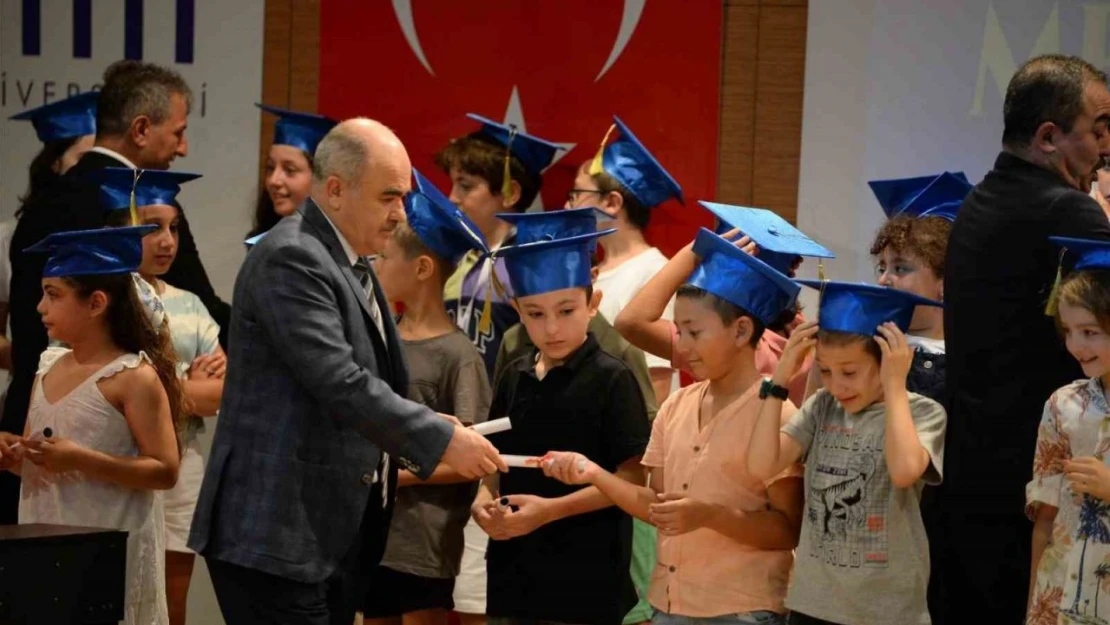 Hitit Çocuk Üniversitesi'nde Mezuniyet Heyecanı