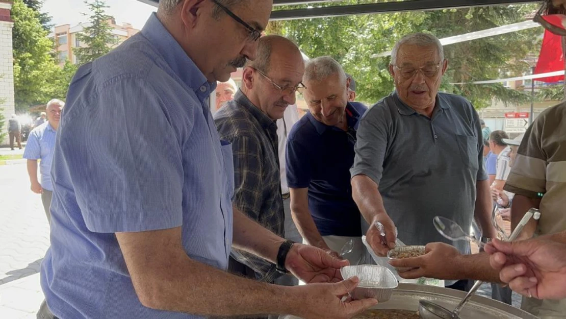 İhsangazi'de aşure dağıtıldı