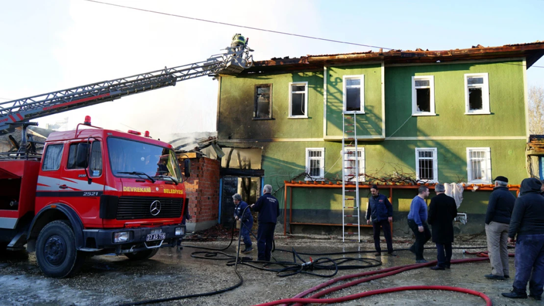 İki katlı evi kullanılamaz hale geldi