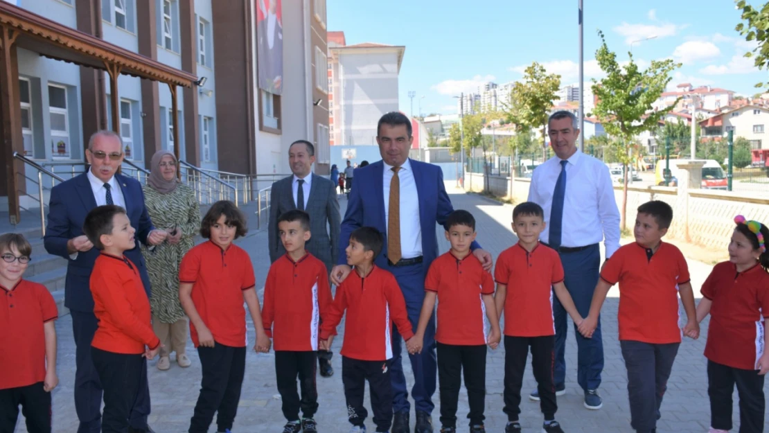 İl Milli Eğitim Müdürü Gümüş, öğrencilerle bir araya geldi