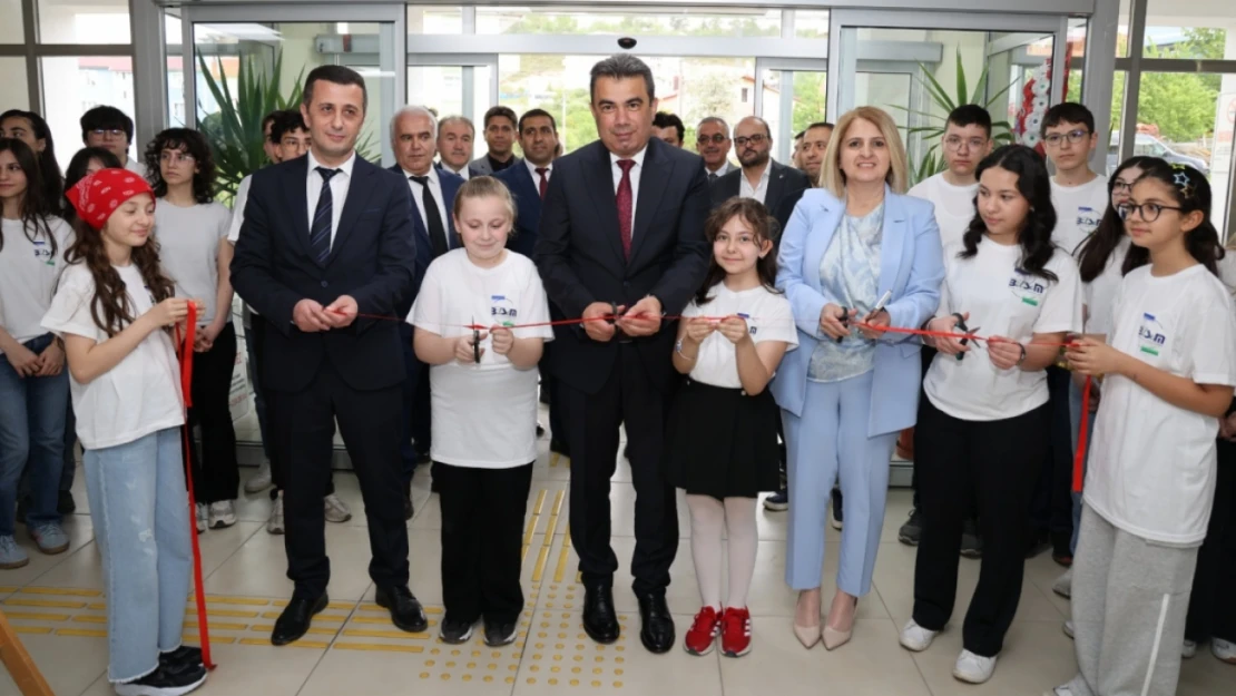 İl Millî Eğitim Müdürü Hasan Gümüş, TÜBİTAK 4006 Bilim Fuarı'na Katıldı