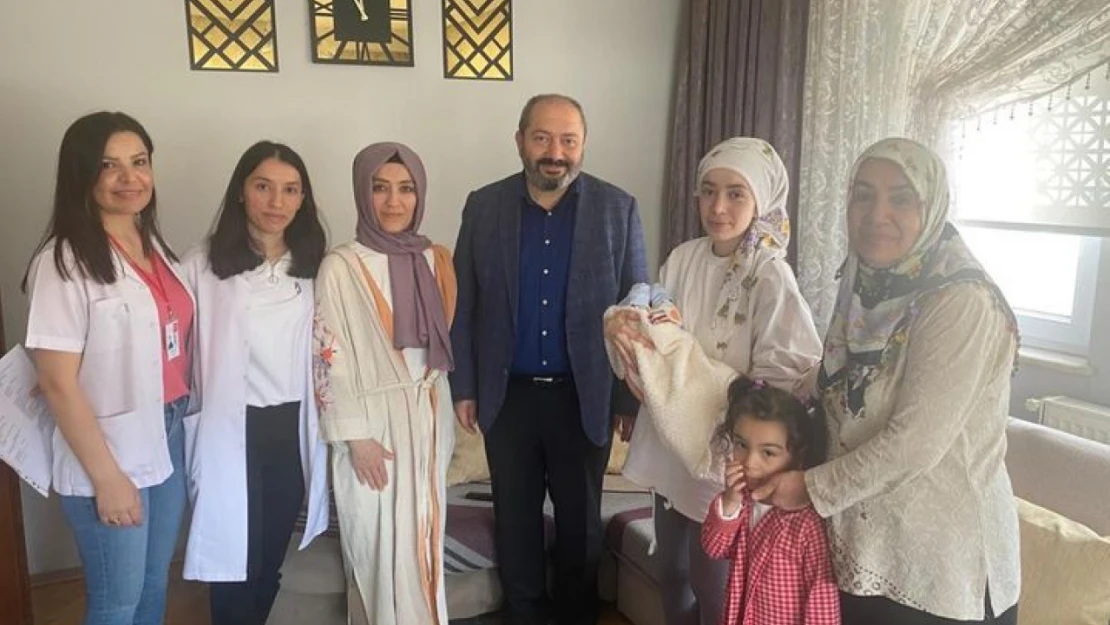 İl Sağlık Müdürü Dr. Kutlu'dan hane ziyareti