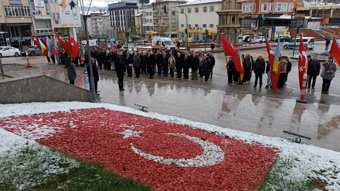 İlçelerde Öğretmenler Günü Kutlandı