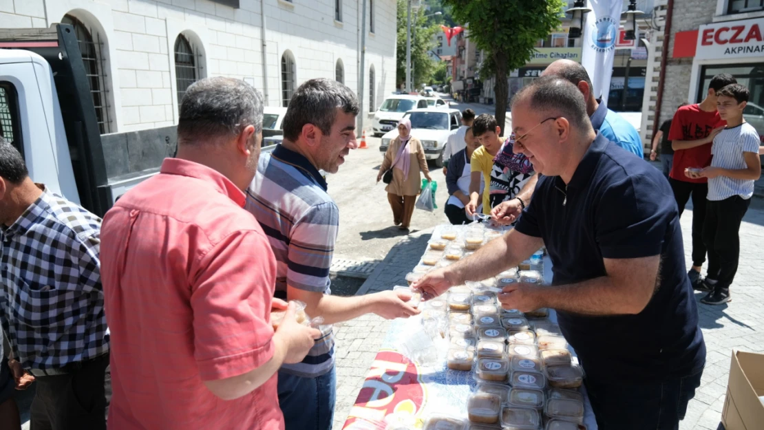 İnebolu'da aşure dağıtıldı