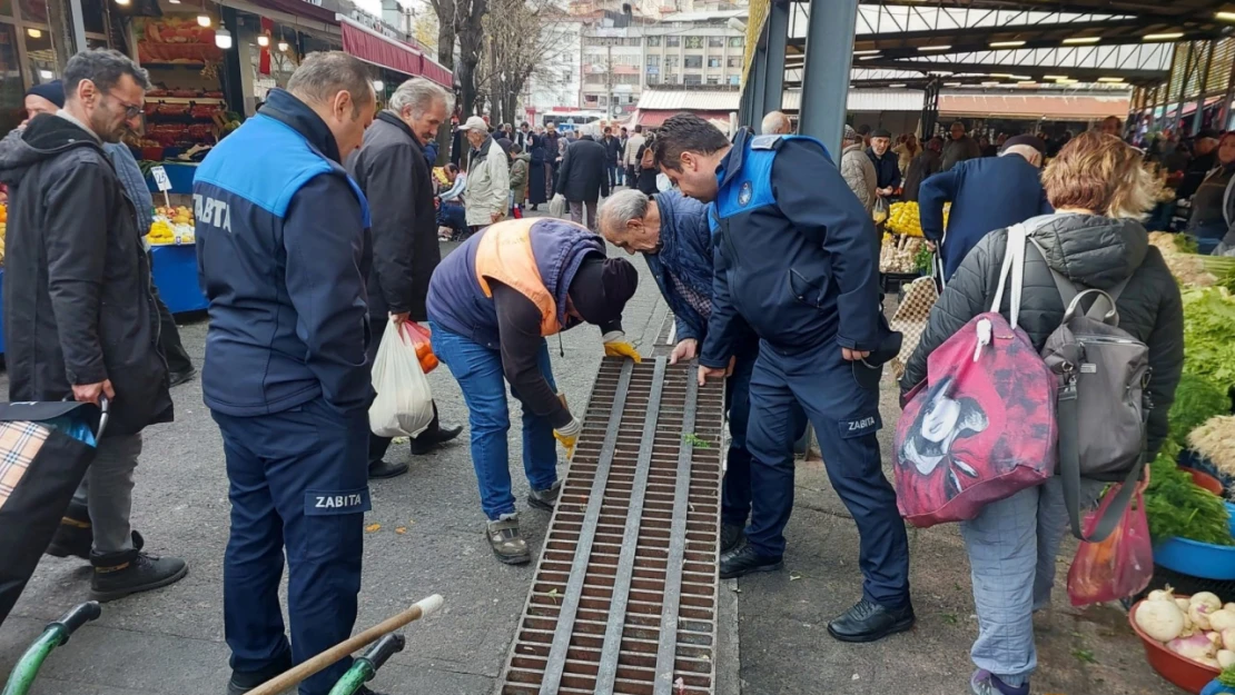 İşitme Cihazını Mazgala Düşüren Yaşlı Adamın İmdadına Ekipler Yetişti