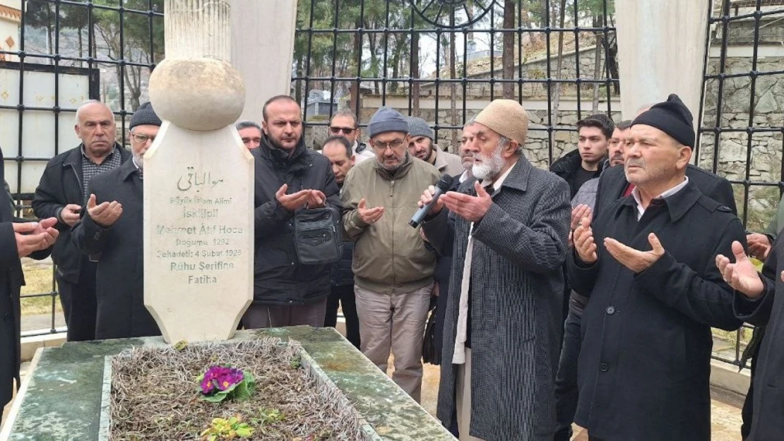 İskilipli Atıf Hoca Kabri Başında Dualarla Anıldı