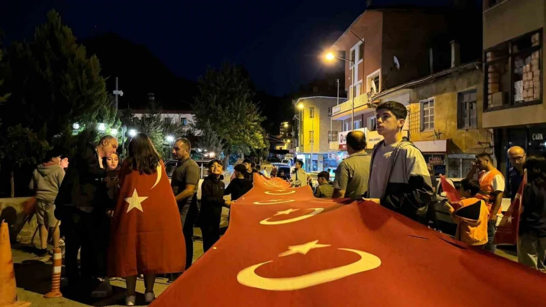 İskilipliler Zafer Bayramı'nda Fener Alayında Tek Yürek Oldu