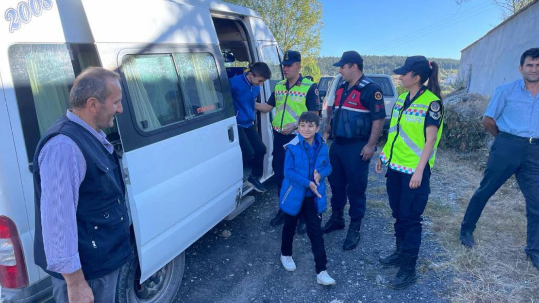 Jandarma okul servislerini denetledi