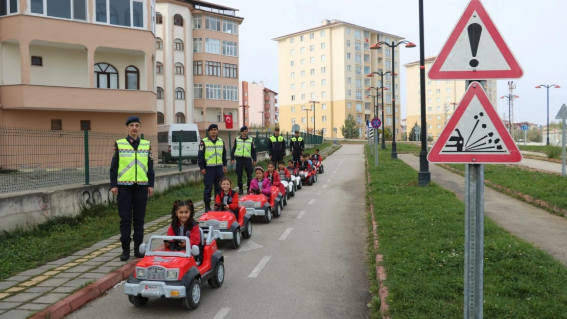 Jandarmadan Öğrencilere Eğlenceli Eğitim