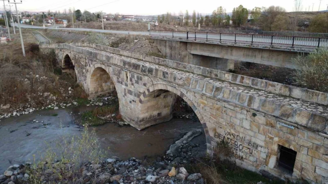 Tarihi Kemer Köprü Asırlara Meydan Okuyor