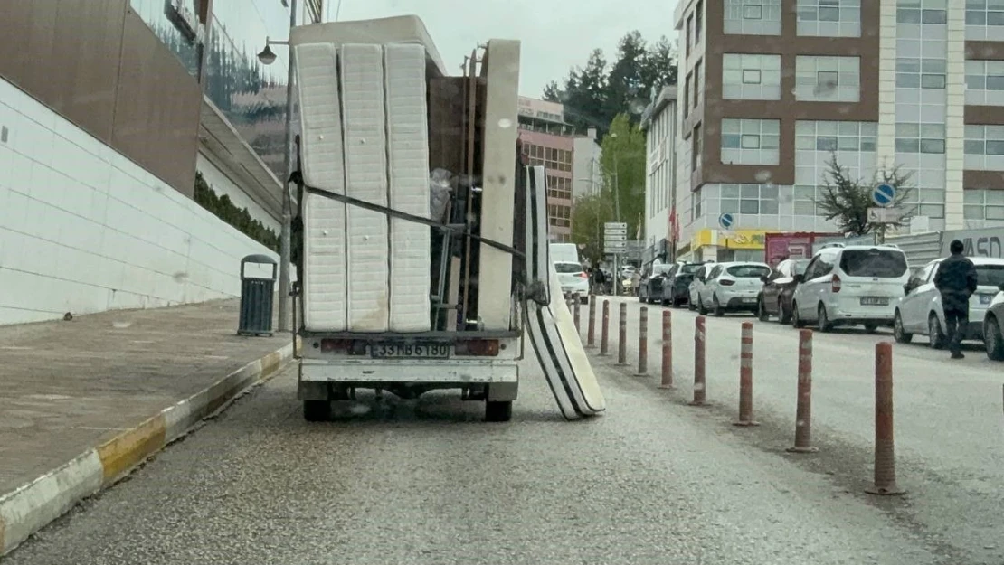 Karabük'te Tehlikeli Taşımacılık Kamerada