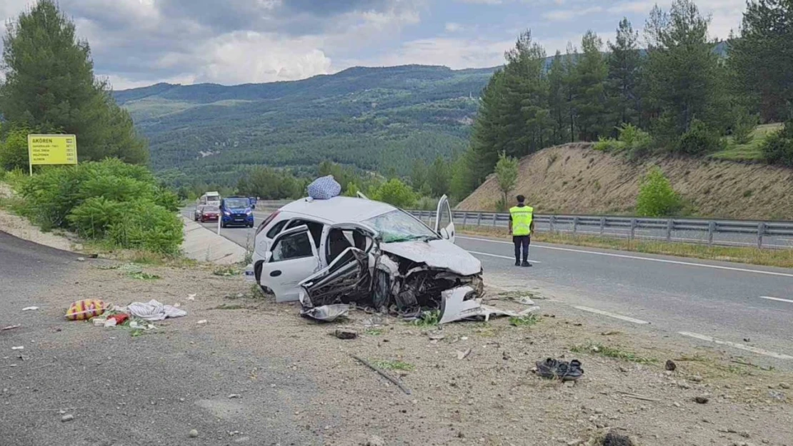 Karabük'te Otomobil Beton Menfeze Çarptı: 1 Ölü, 3 Ağır Yaralı