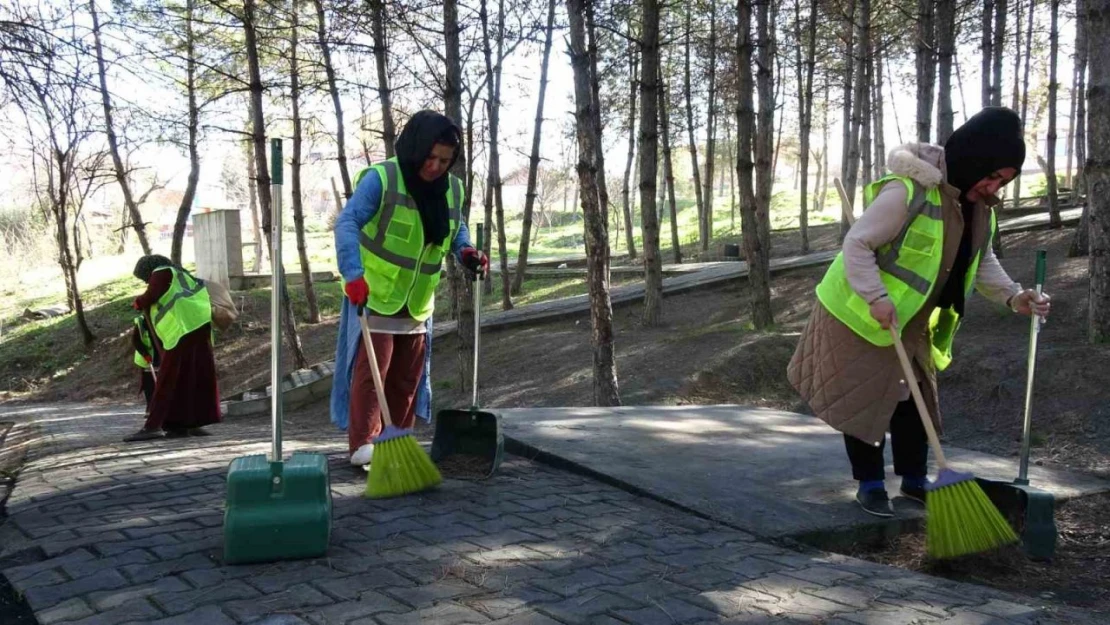 Karabük'ün Cadde Ve Sokakları Kadınlara Emanet
