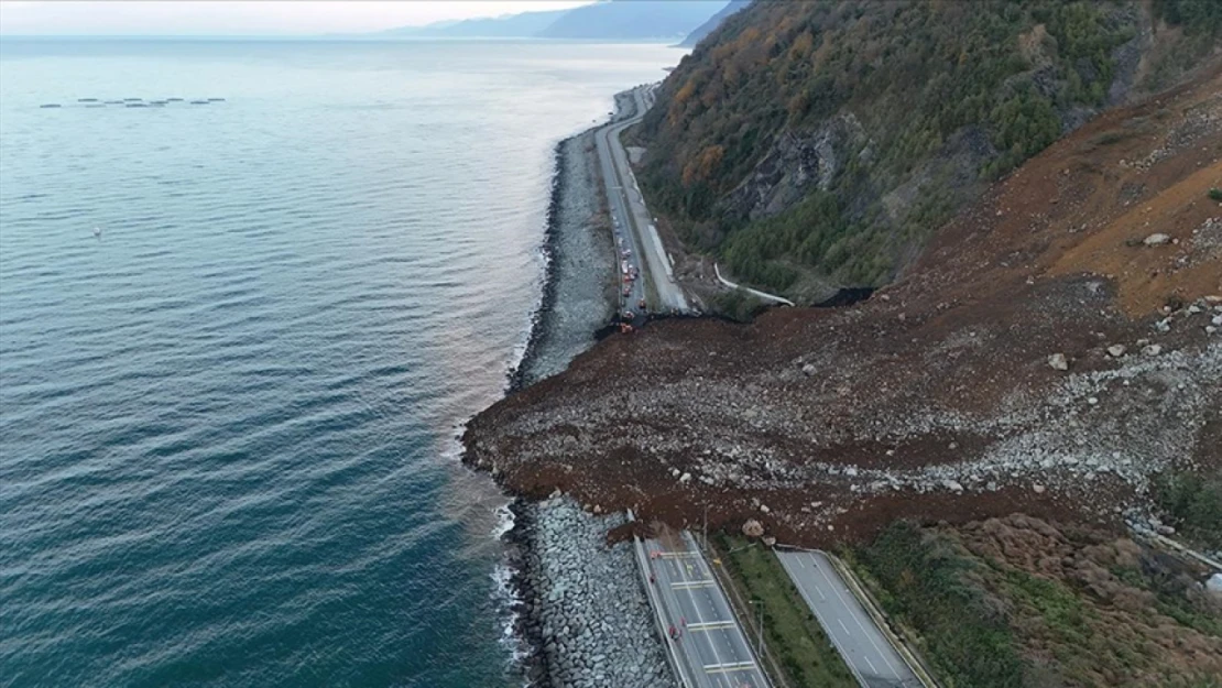 Karadeniz Sahil Yolu Ulaşıma Kapandı