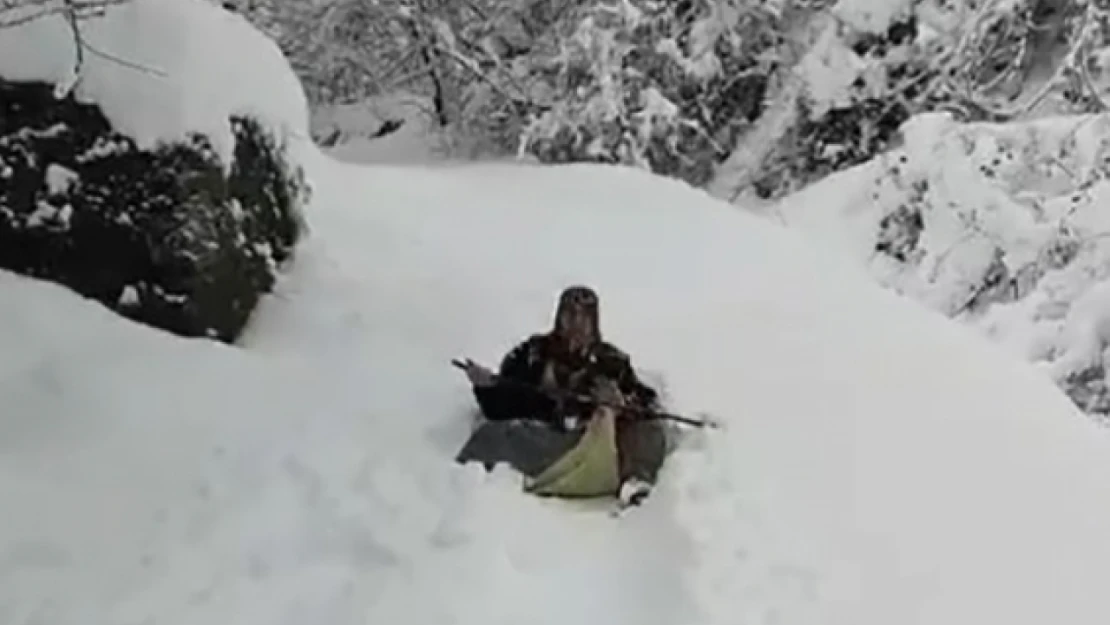 Karda Kaymanın Yaşı Yok: Çocuklar Gibi Eğlendi