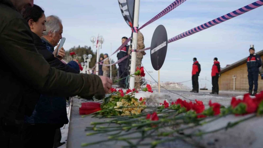 Kartalkaya'da Yangında Hayatını Kaybedenler Anıldı